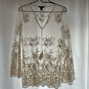 Women’s long bell sleeve lace cover-up. Size s